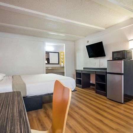 Motel 6-Fort Myers, Fl นอร์ทฟอร์ทไมเออร์ส ภายนอก รูปภาพ