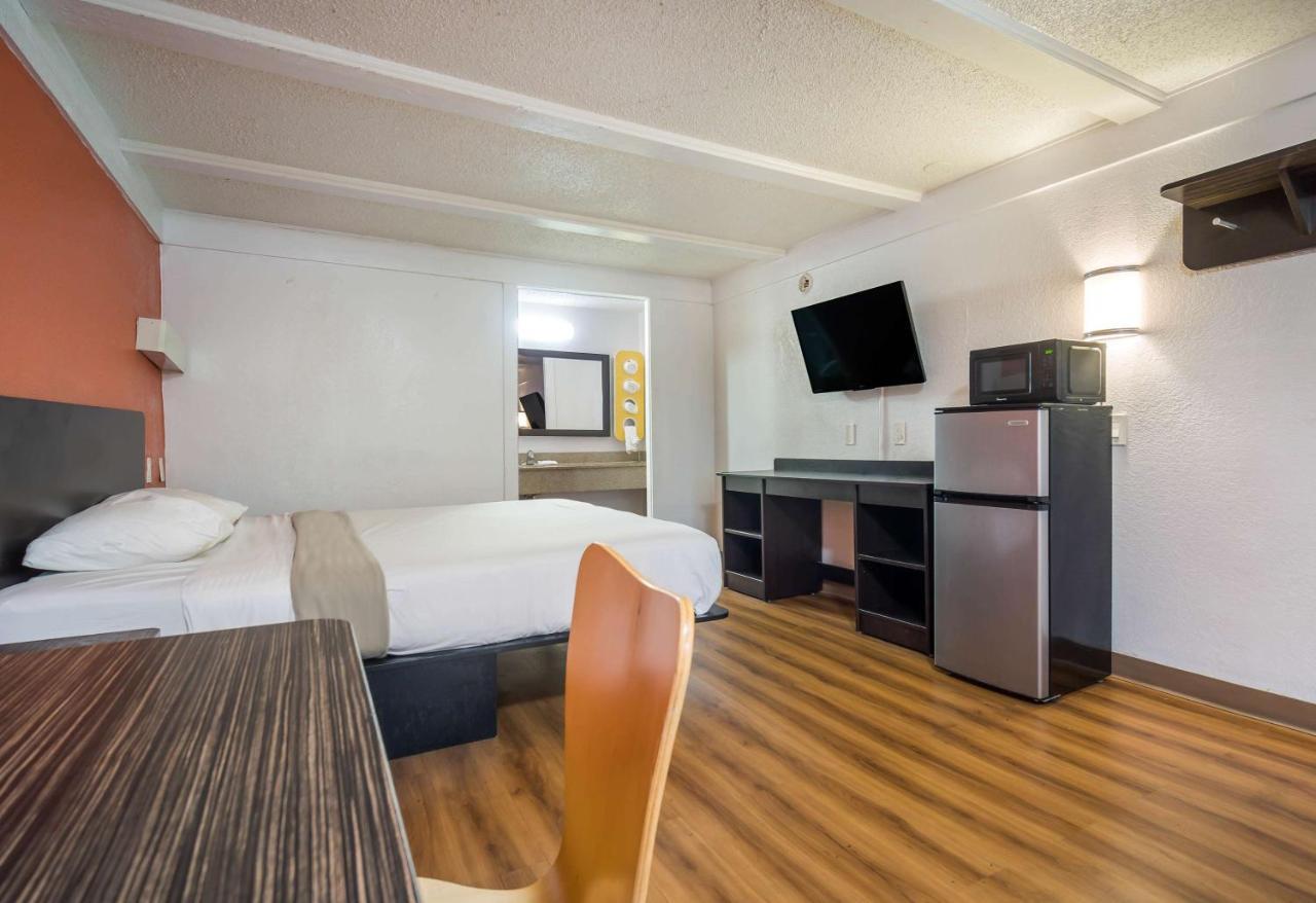Motel 6-Fort Myers, Fl นอร์ทฟอร์ทไมเออร์ส ภายนอก รูปภาพ