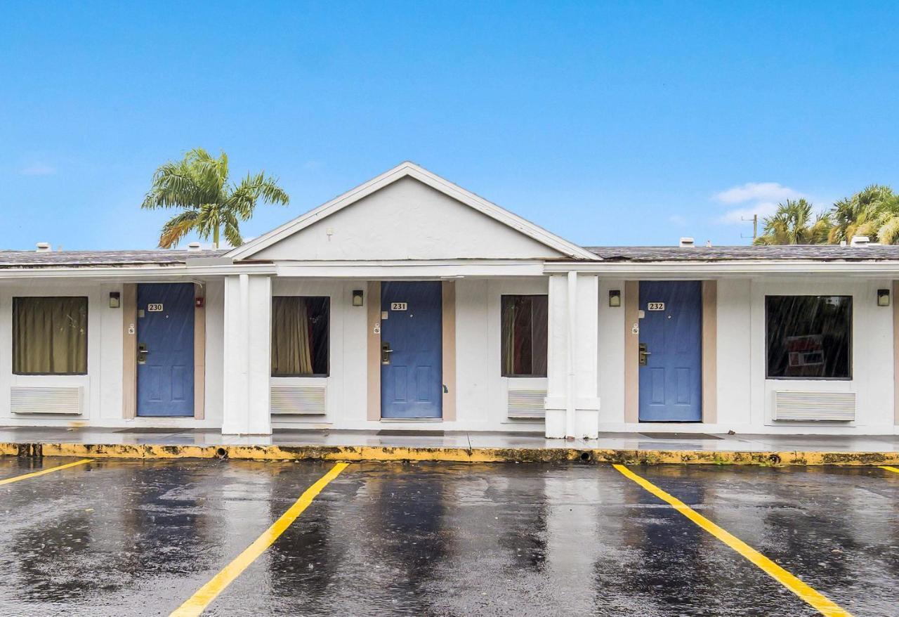 Motel 6-Fort Myers, Fl นอร์ทฟอร์ทไมเออร์ส ภายนอก รูปภาพ