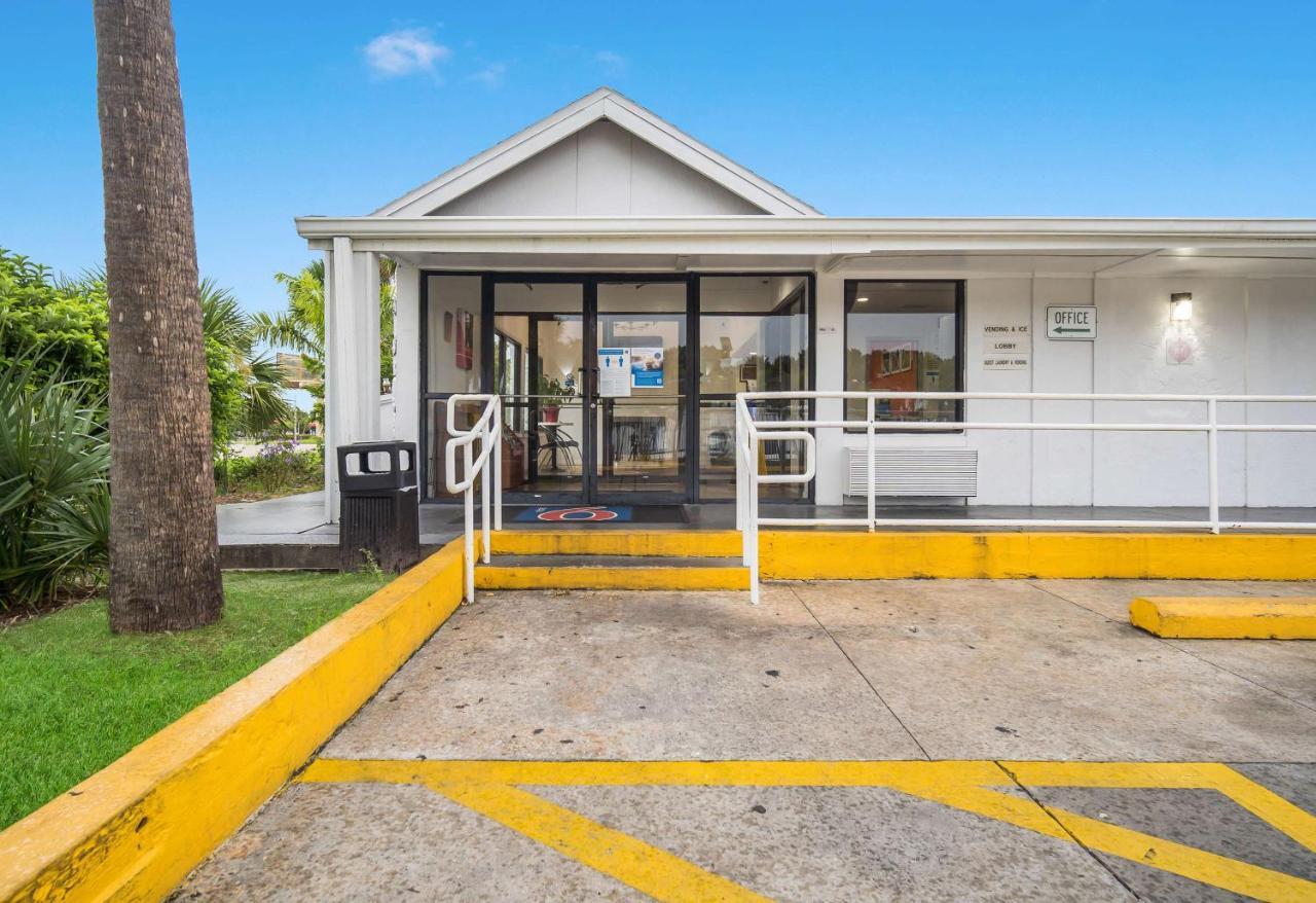Motel 6-Fort Myers, Fl นอร์ทฟอร์ทไมเออร์ส ภายนอก รูปภาพ