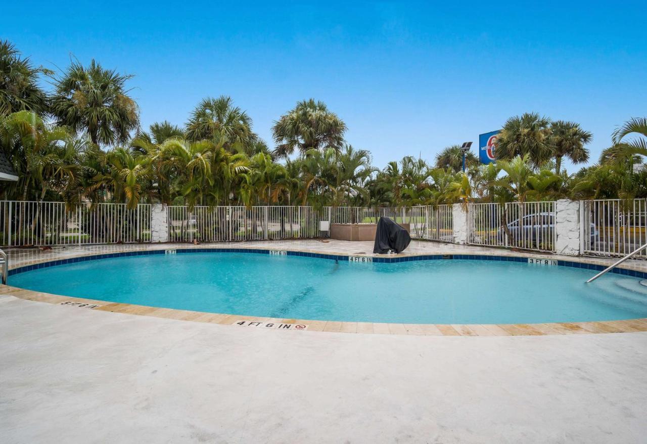 Motel 6-Fort Myers, Fl นอร์ทฟอร์ทไมเออร์ส ภายนอก รูปภาพ