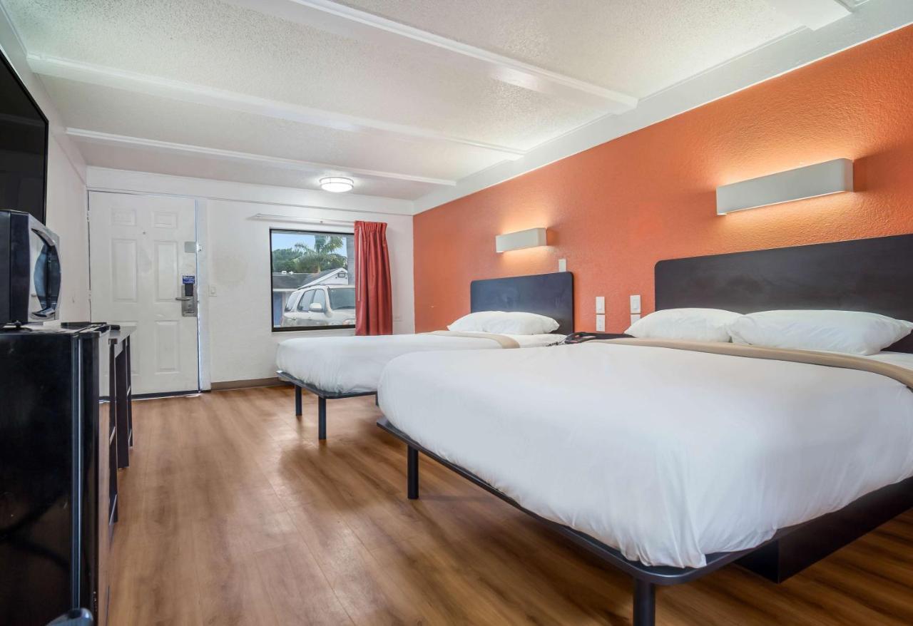 Motel 6-Fort Myers, Fl นอร์ทฟอร์ทไมเออร์ส ภายนอก รูปภาพ