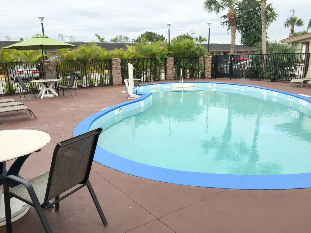 Motel 6-Fort Myers, Fl นอร์ทฟอร์ทไมเออร์ส ภายนอก รูปภาพ