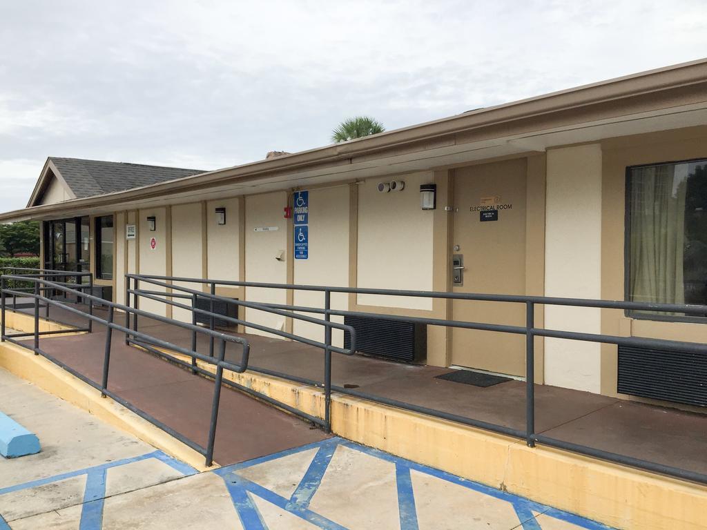Motel 6-Fort Myers, Fl นอร์ทฟอร์ทไมเออร์ส ภายนอก รูปภาพ