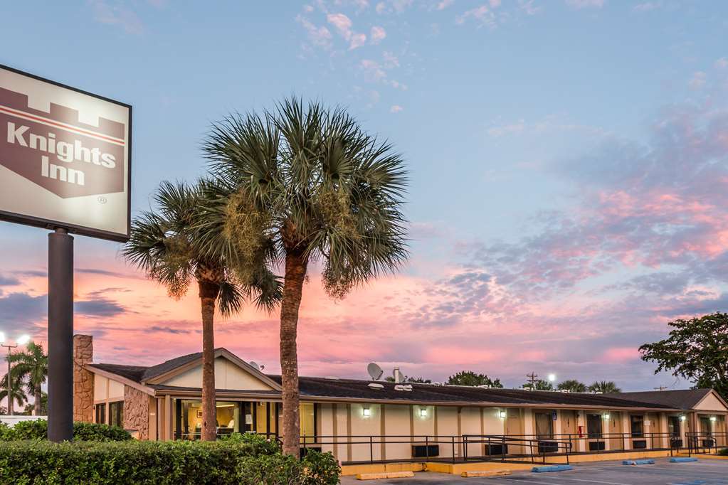 Motel 6-Fort Myers, Fl นอร์ทฟอร์ทไมเออร์ส ภายนอก รูปภาพ
